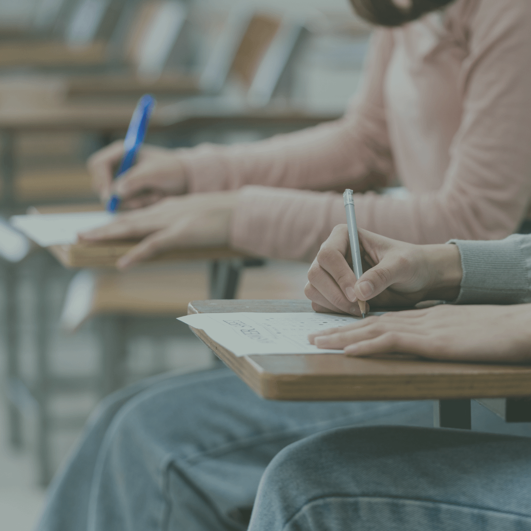 Cursos de inglês, espanhol e francês. Preparação para TOEFL, TOEIC, Cambridge, DELE, DELF, DALF e TEF